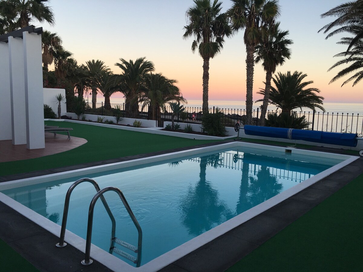 阿马波拉别墅（ Villa Amapola ）。恒温泳池，海上4张床！