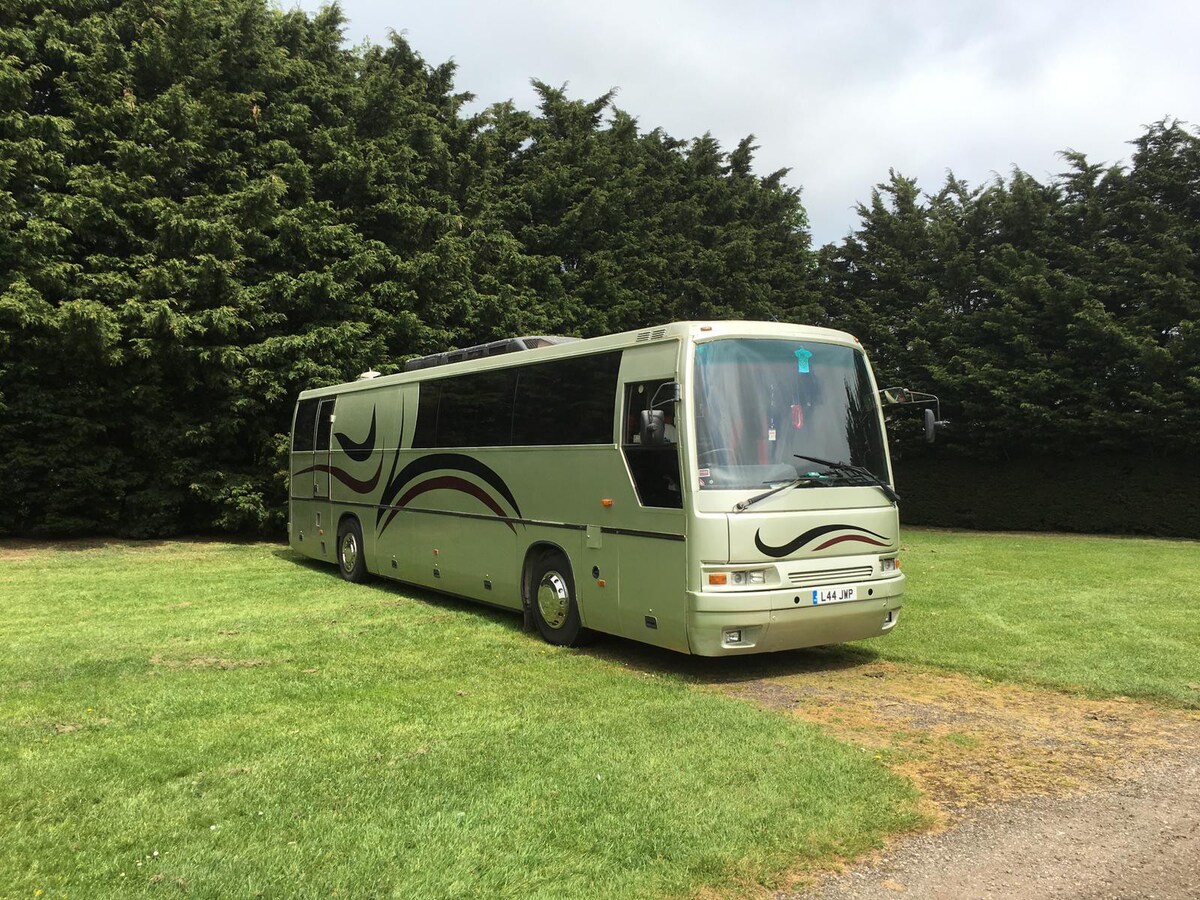 Tour Bus/XL Camper