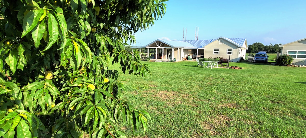 Longhorn Ranch House + Bunk house!