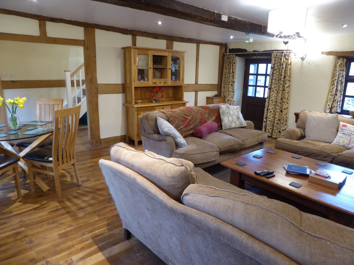 The Farmhouse at Hilltops Brecon