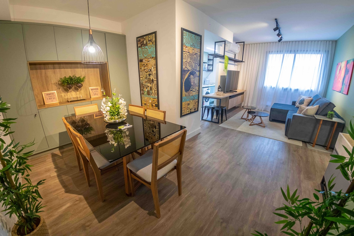 Apartamento C/HomeOffice / Coração da Cidade Baixa