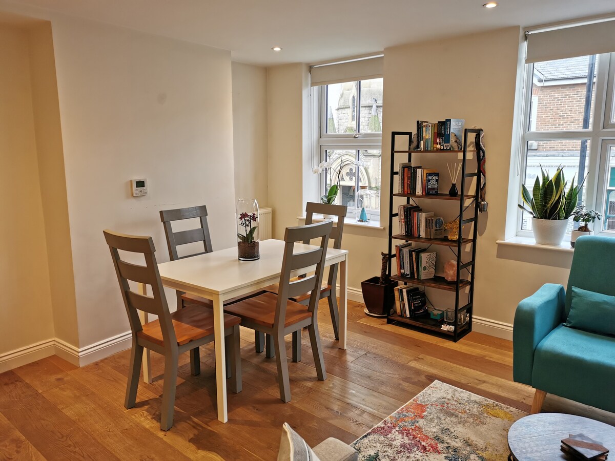 Bright apartment in the heart of High Barnet