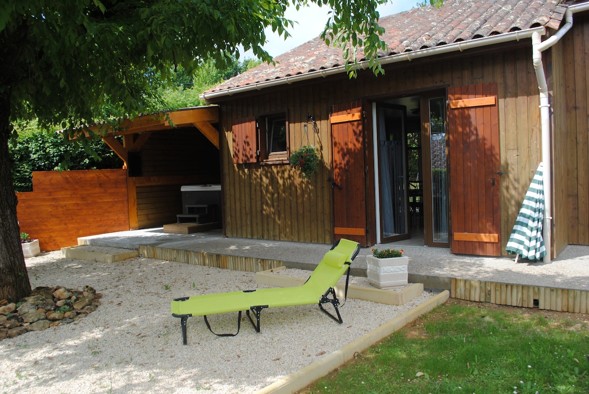 在Sarlat和Bergerac之间设有私人热水浴缸。