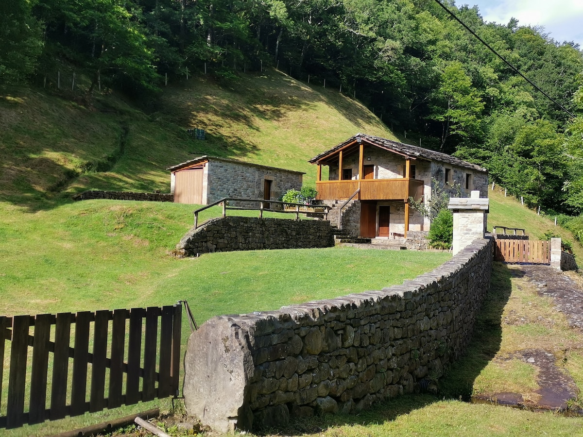 Cabaña Pasiega El Refugio del Yuso