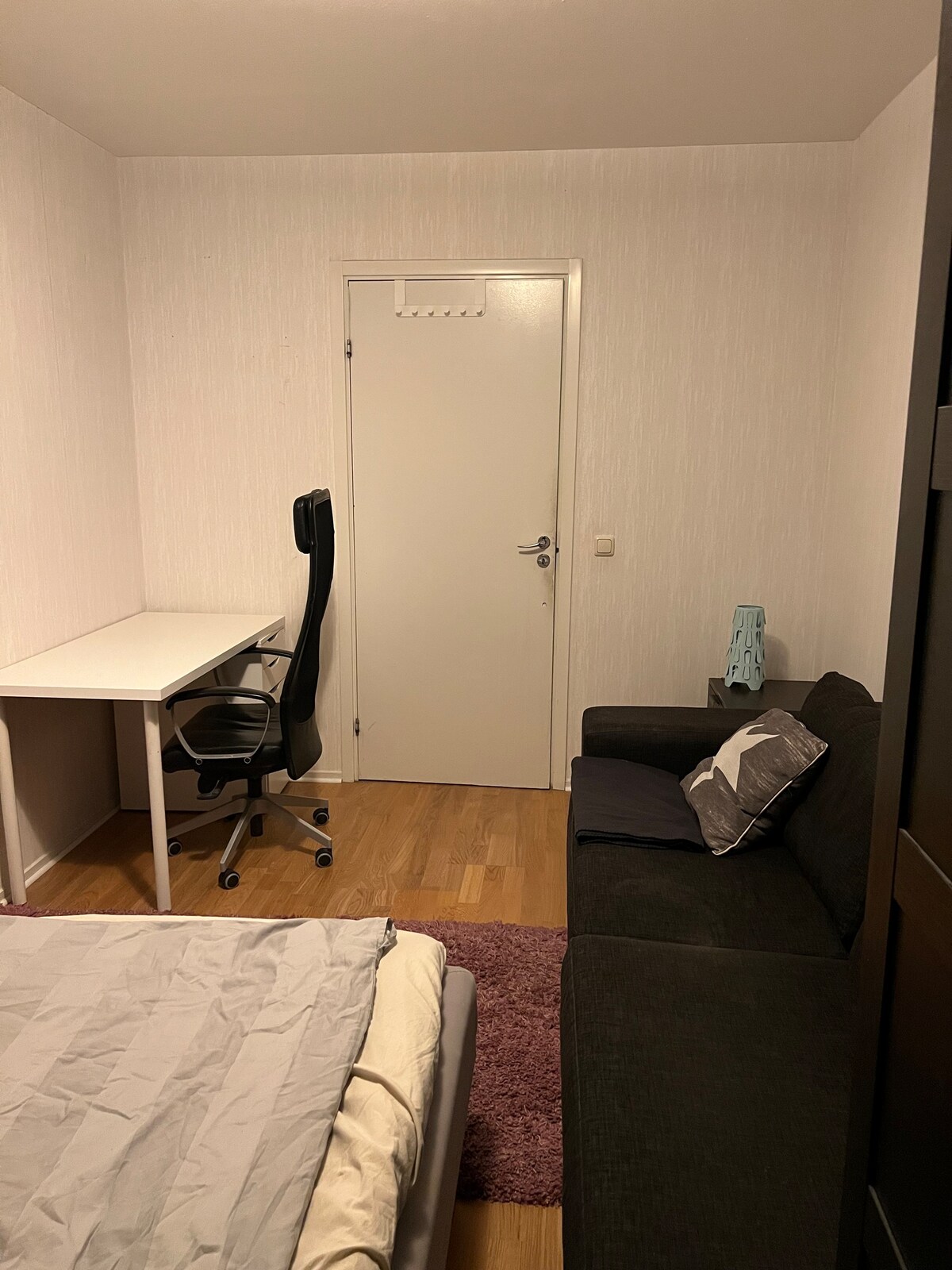 家具齐全的房间， 20分钟即可抵达斯德哥尔摩市中心