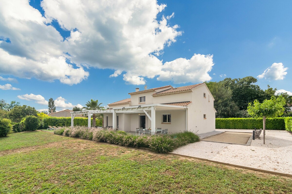 Beautiful villa with swimming pool