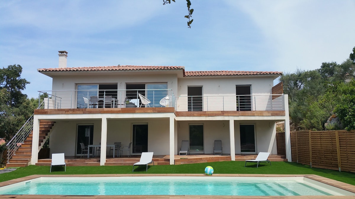 皮纳雷洛别墅（ Pinarello villa ） ，面积150平方米，靠近海滩