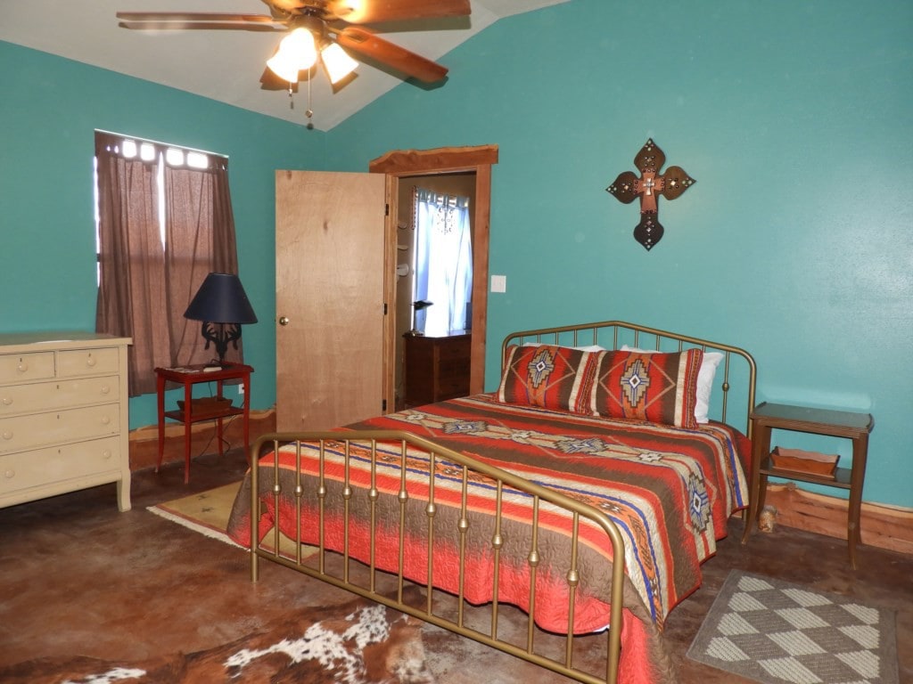 Terlingua Creek Porch House ： On Terlingua Creek