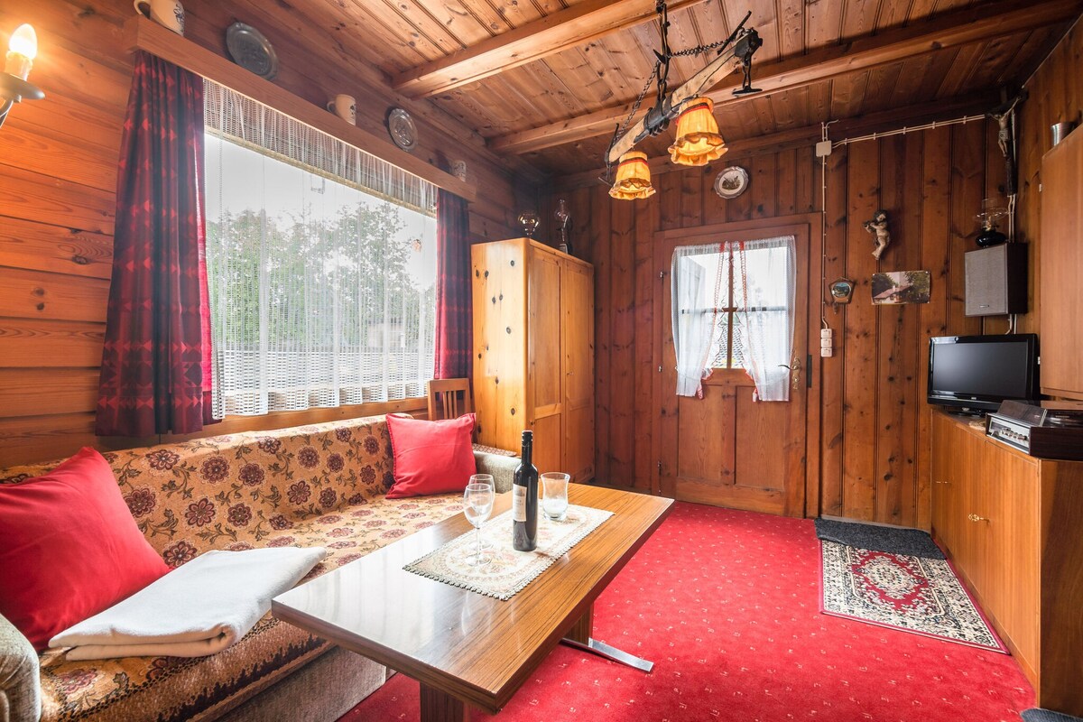带露台的Obsteig舒适度假木屋