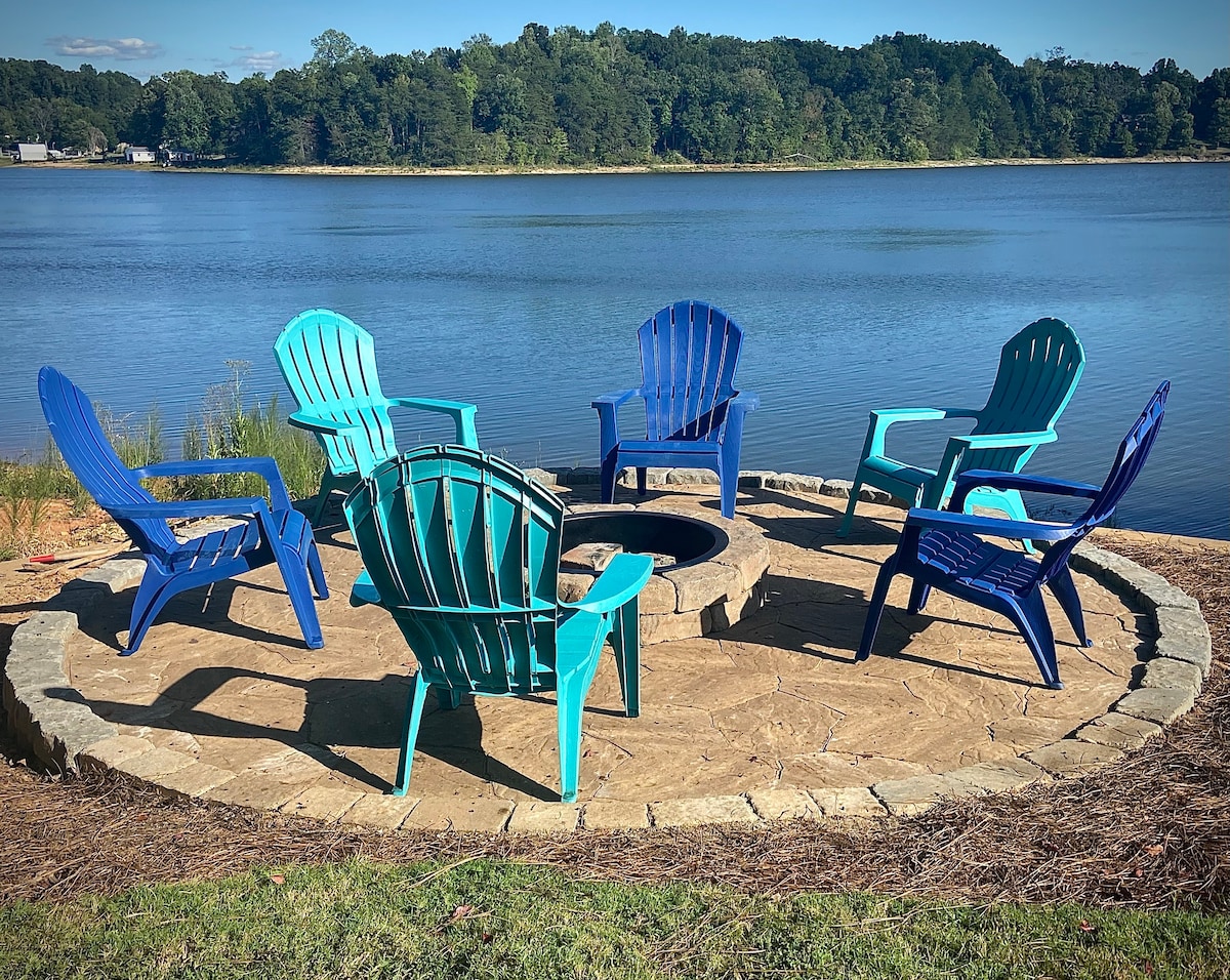 Blue Heron Hideaway Lakeside Retreat