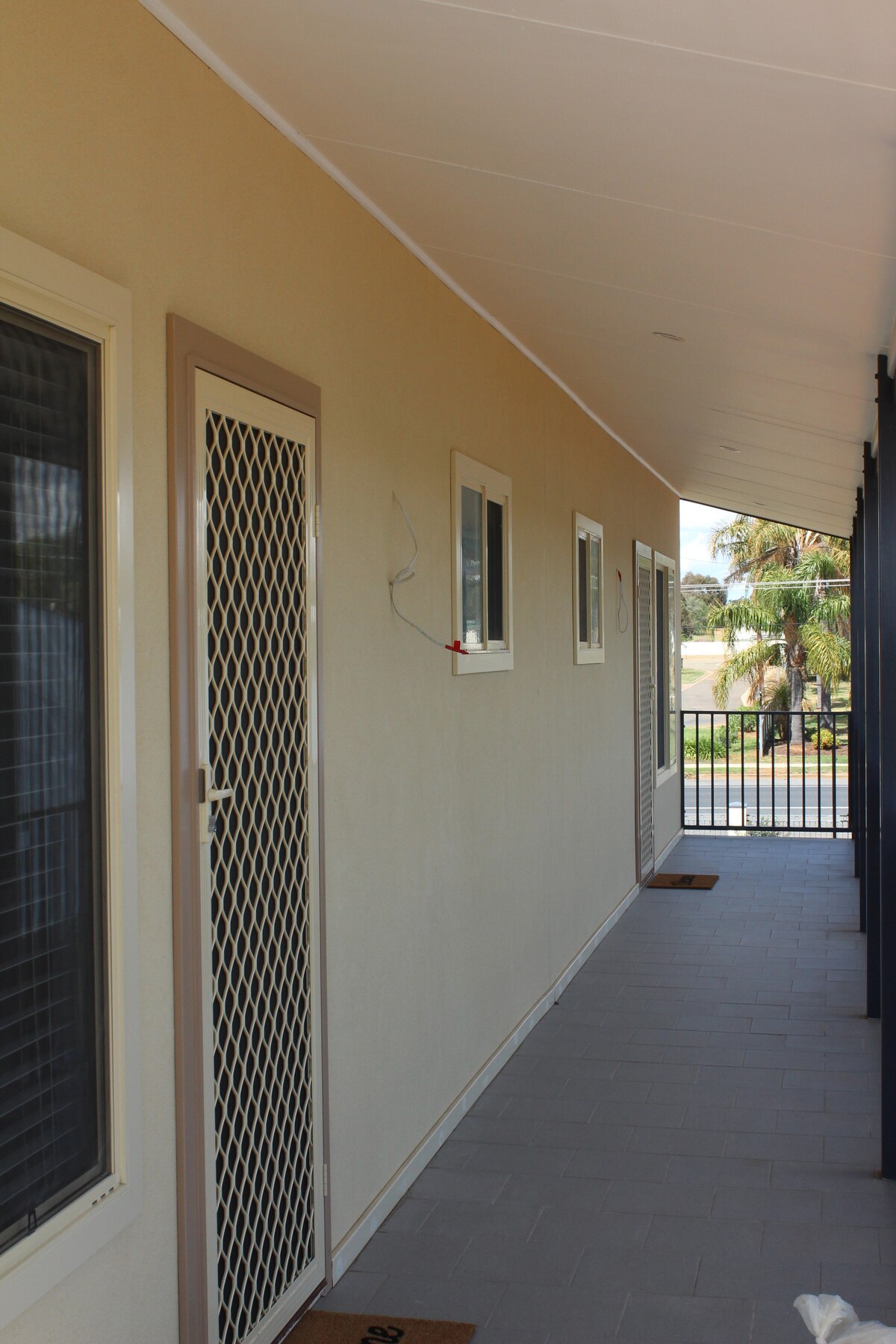 Moose and Mimis, Apartment Two, Temora