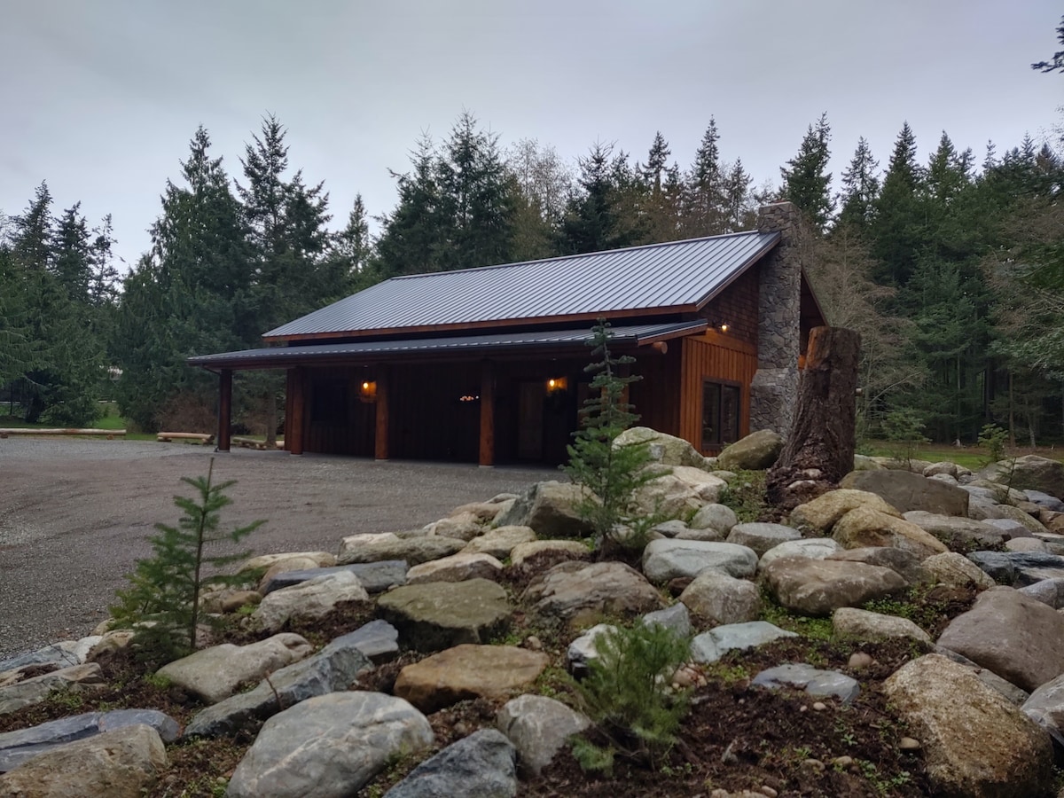 森林中的North Whidbey Lodge。