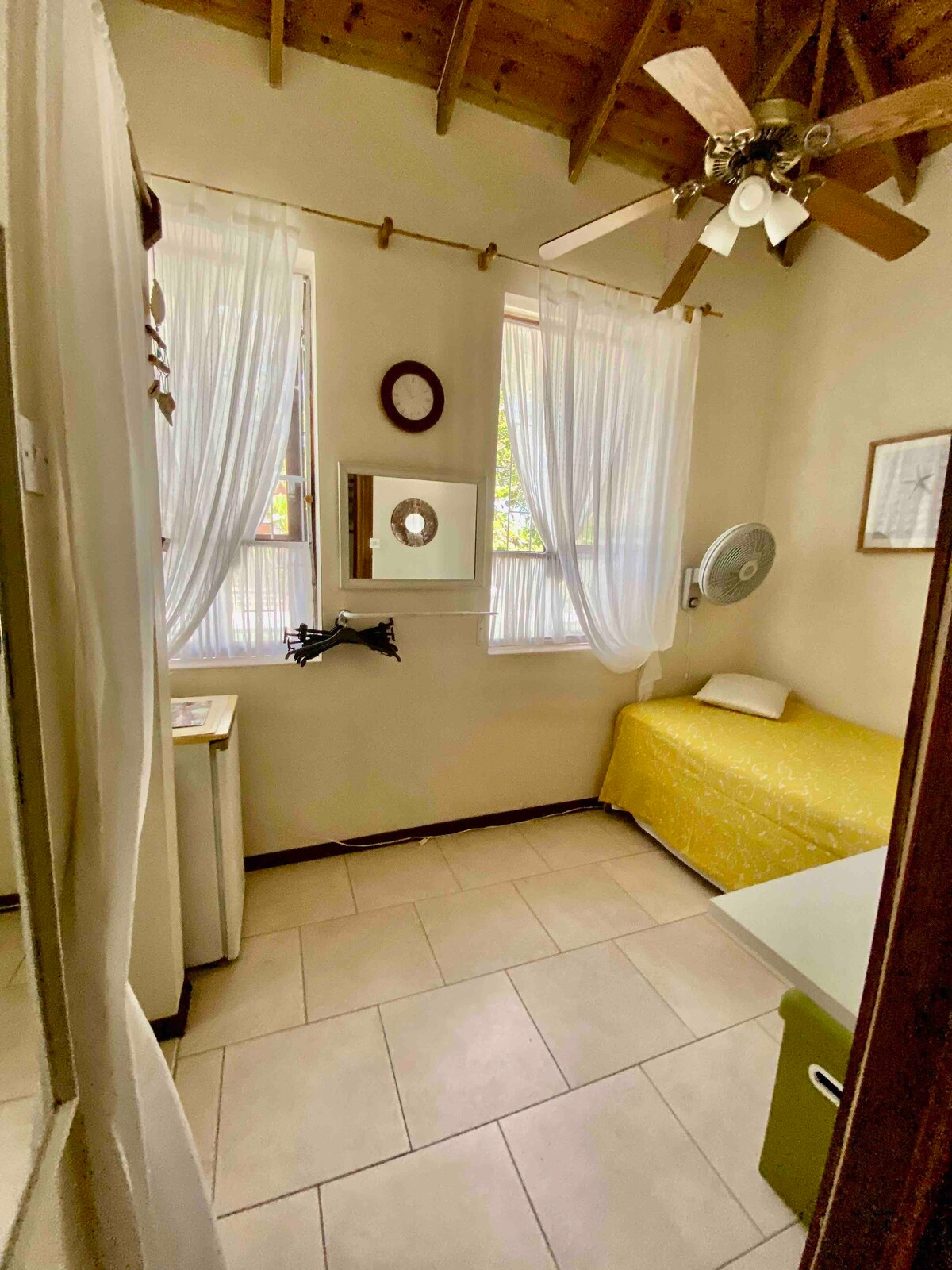 Cozy Single Room/Bath Great Location/Reviews WiFi