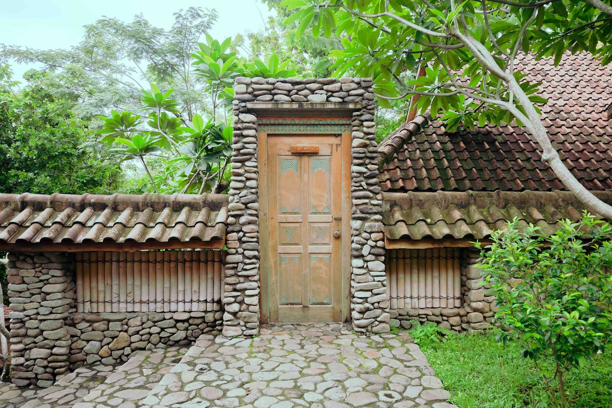 Teak Wood Villa with Carving and Art Gallery