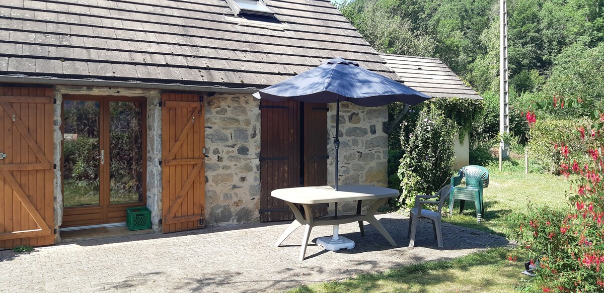 Stone house-Ariège-Ustou Guzet view Pyrenees