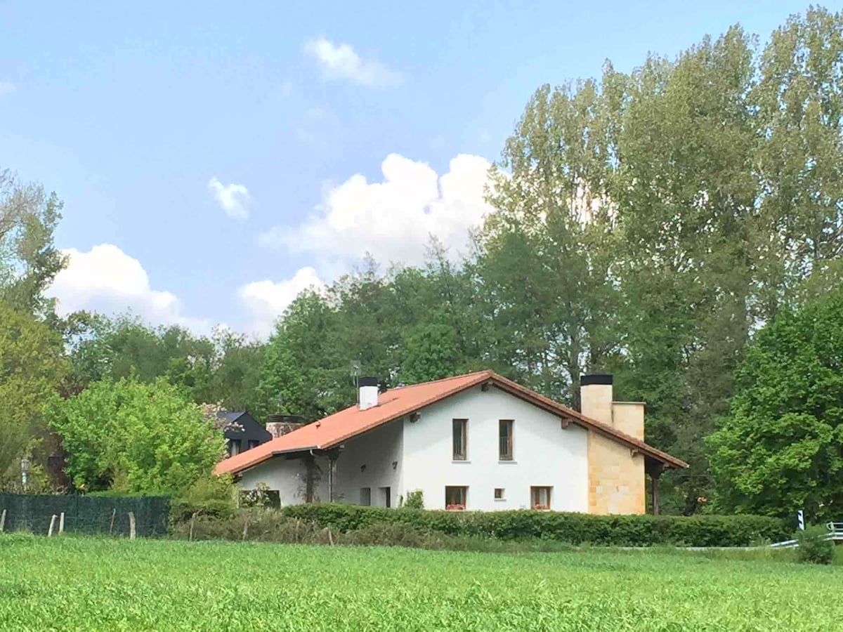 Chalet a orillas del río Ultzama