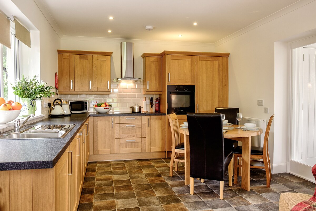 Accessible 2 bedroom Luxury Cottage nr St Andrews