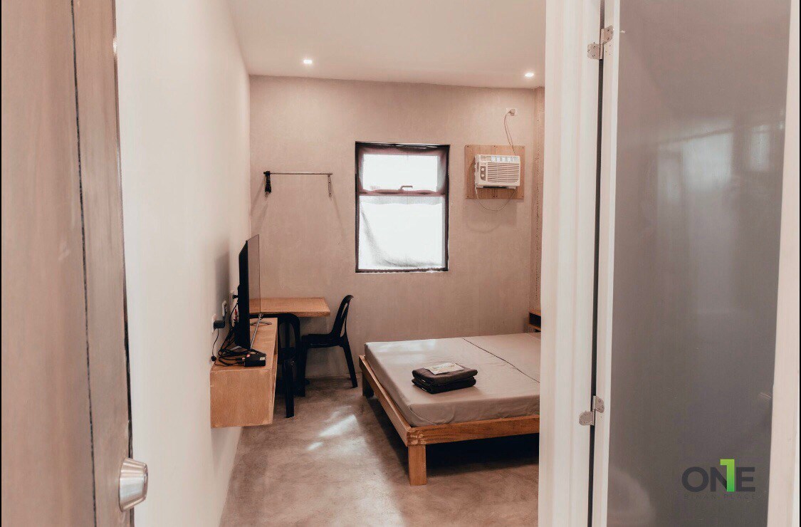 Biñan的3张标准双人床客房，配备高速无线网络和Netflix