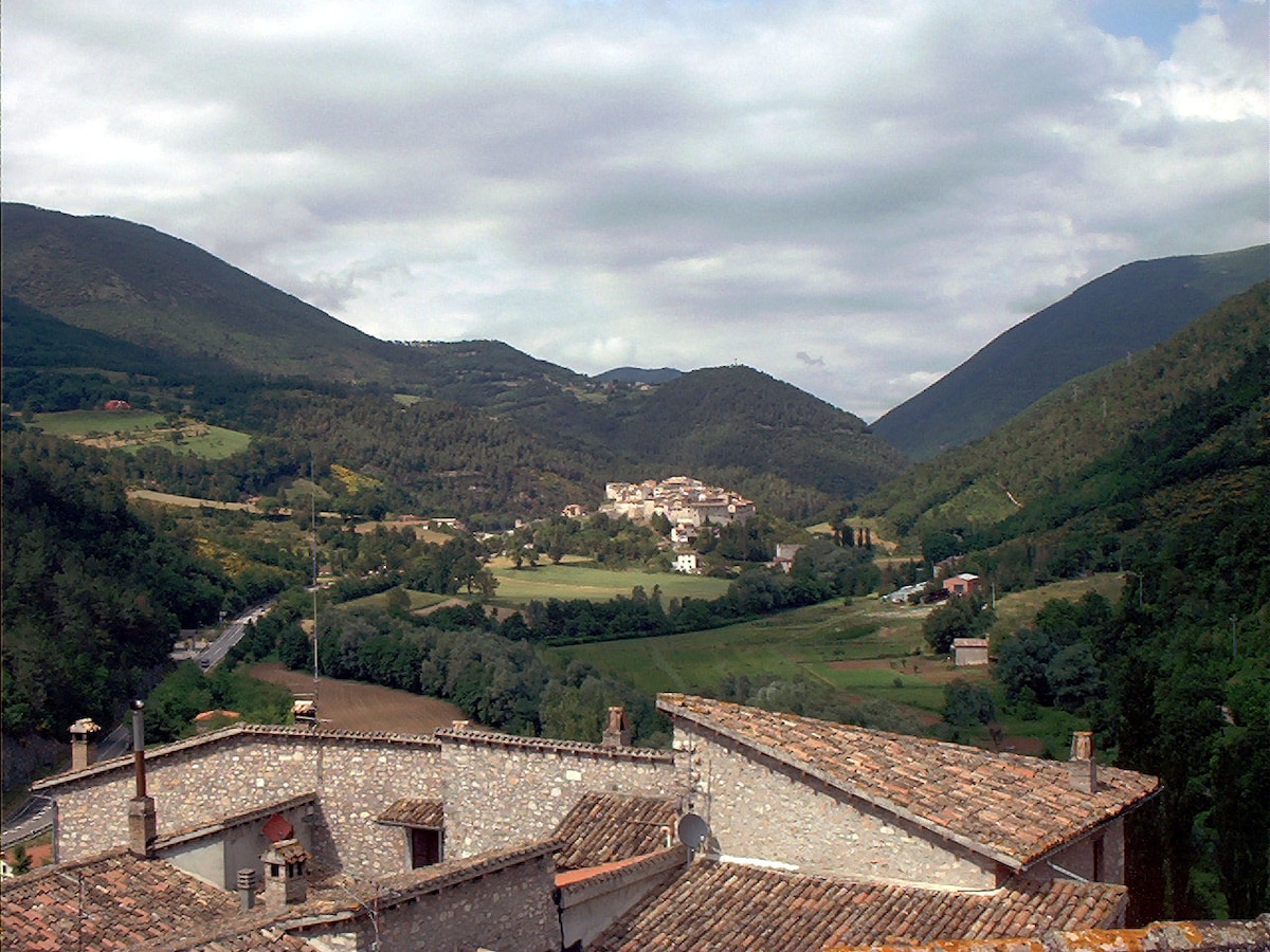 在翁布里亚，斯波莱托（ Spoleto ）和瓦尔内里纳（ Valnerina ）之间的贵族住宅