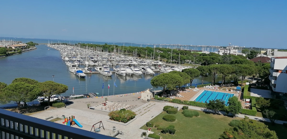 Bilocale ad Aprilia marittima con vista sul porto