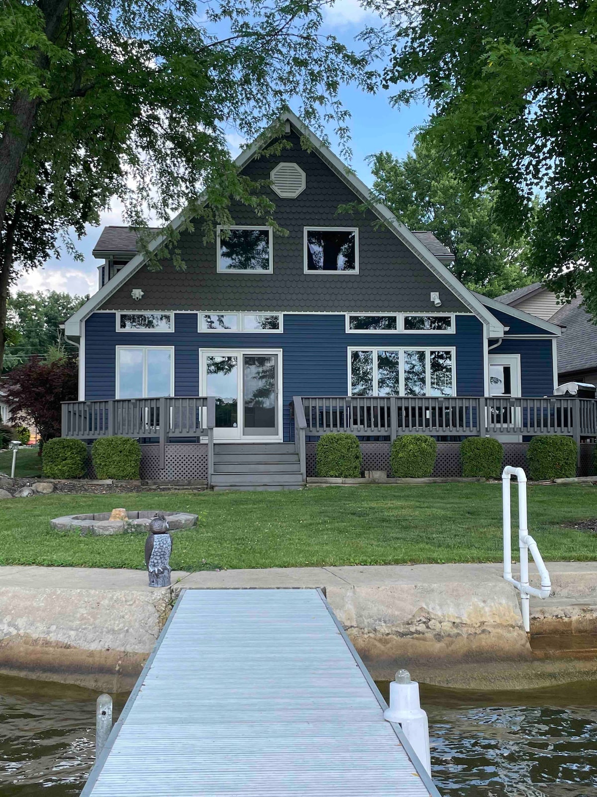 Beautiful 3 Bedroom home on Hamilton Lake