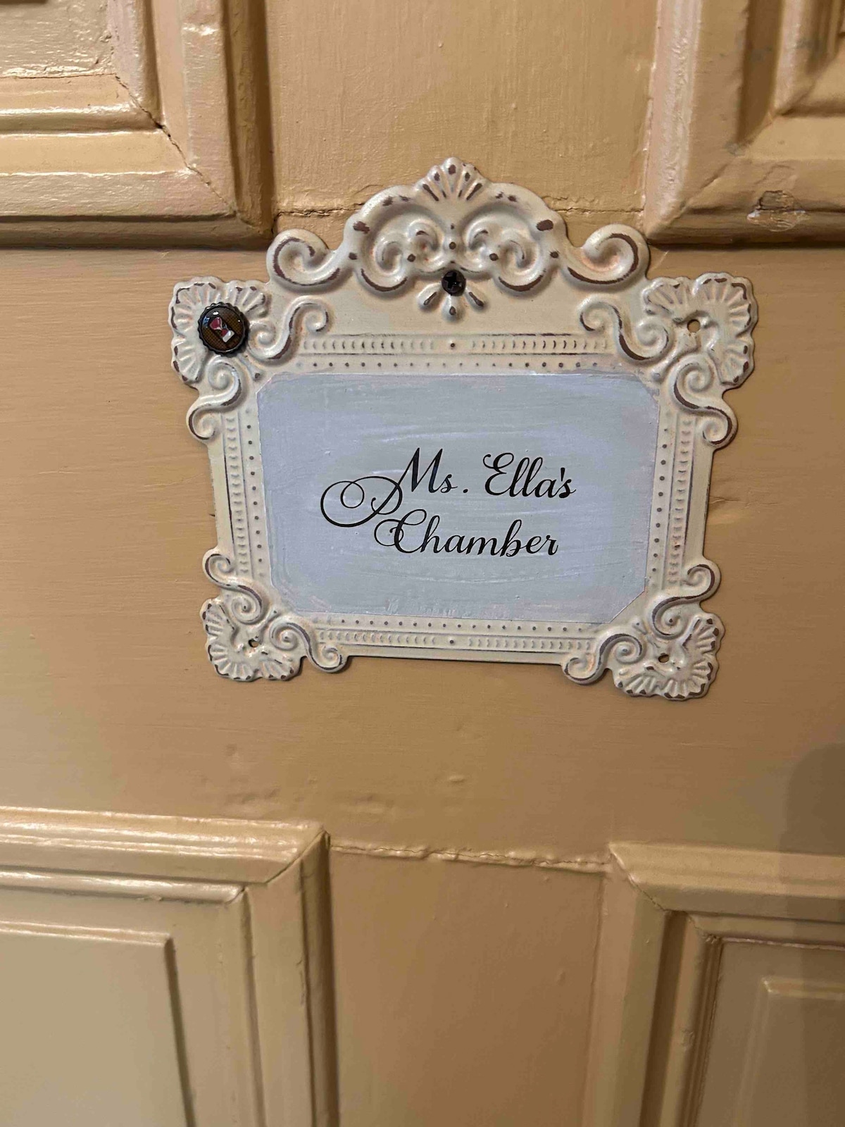 Historic Hull House Inn -Ms. Ella's Chamber- DHH