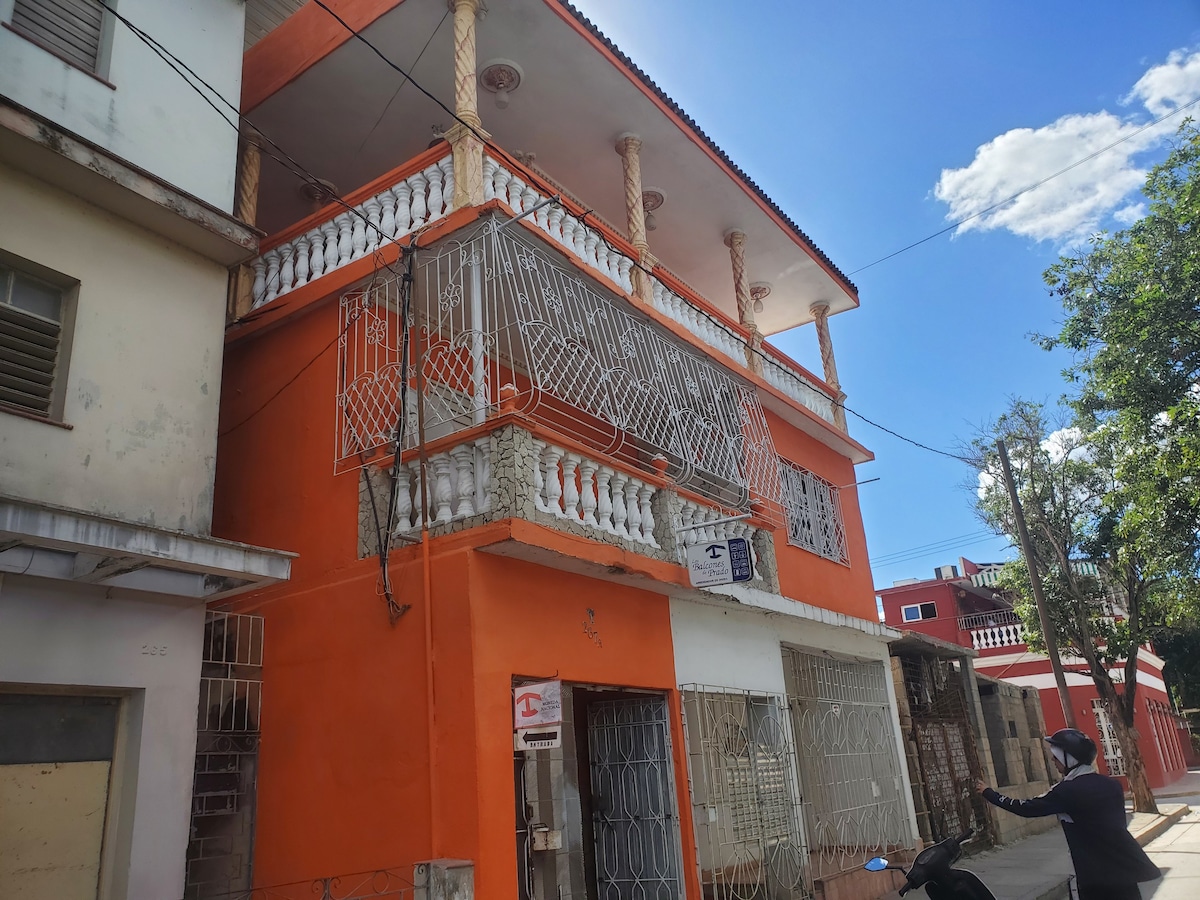 Los Balcones de Prado ，公寓和客房