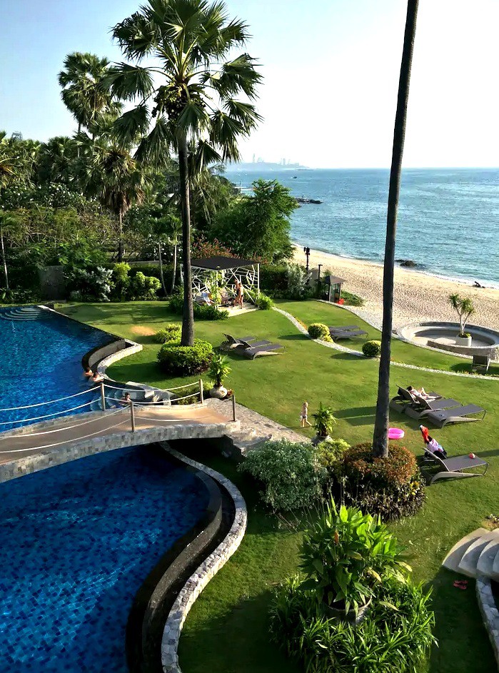 R4 Pattaya The Palm Private Beach Front plam