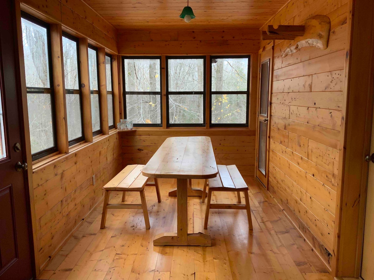 Cozy Cabin in the Woods with Wood Stove and Sauna