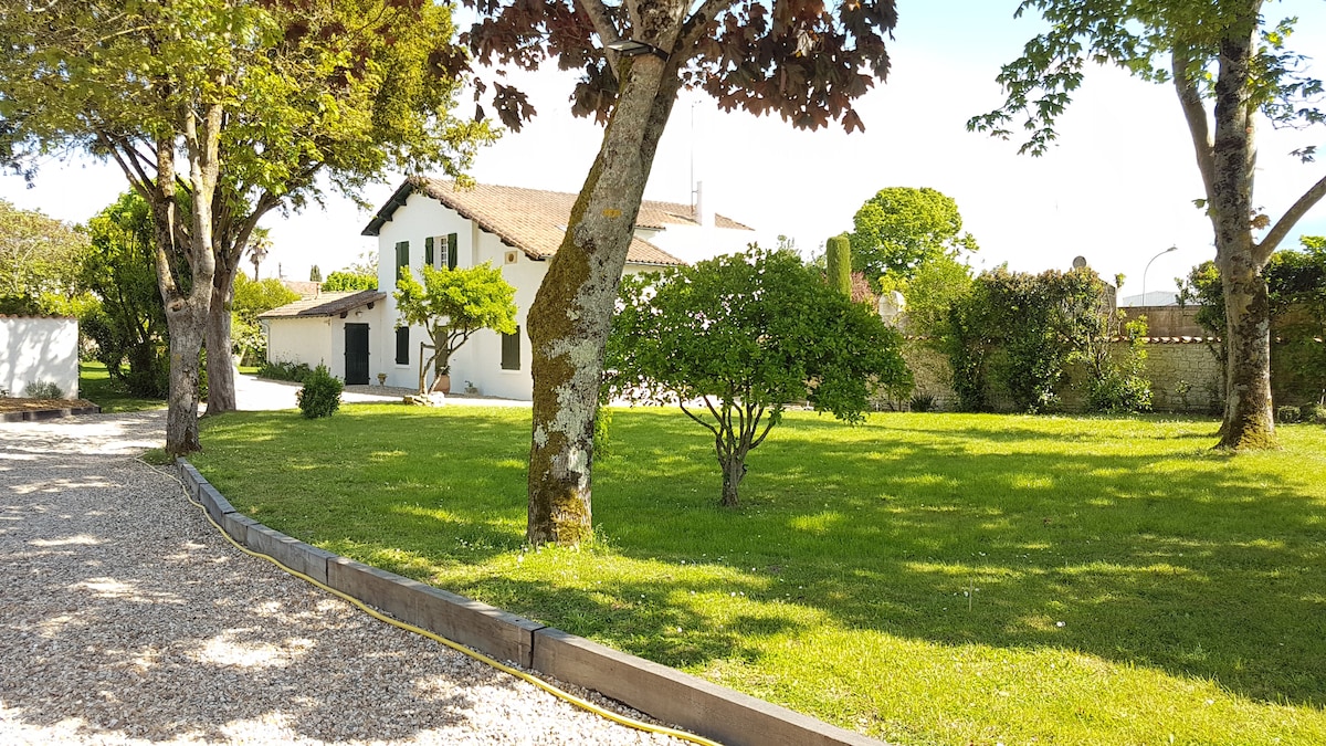 Charming House 8 pers with heated pool 40m²