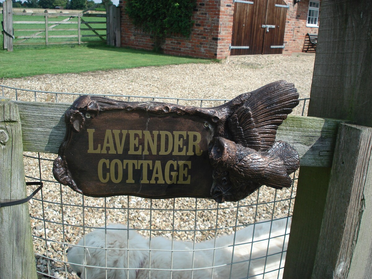 The Caravan Hideaway at Lavender Cottage