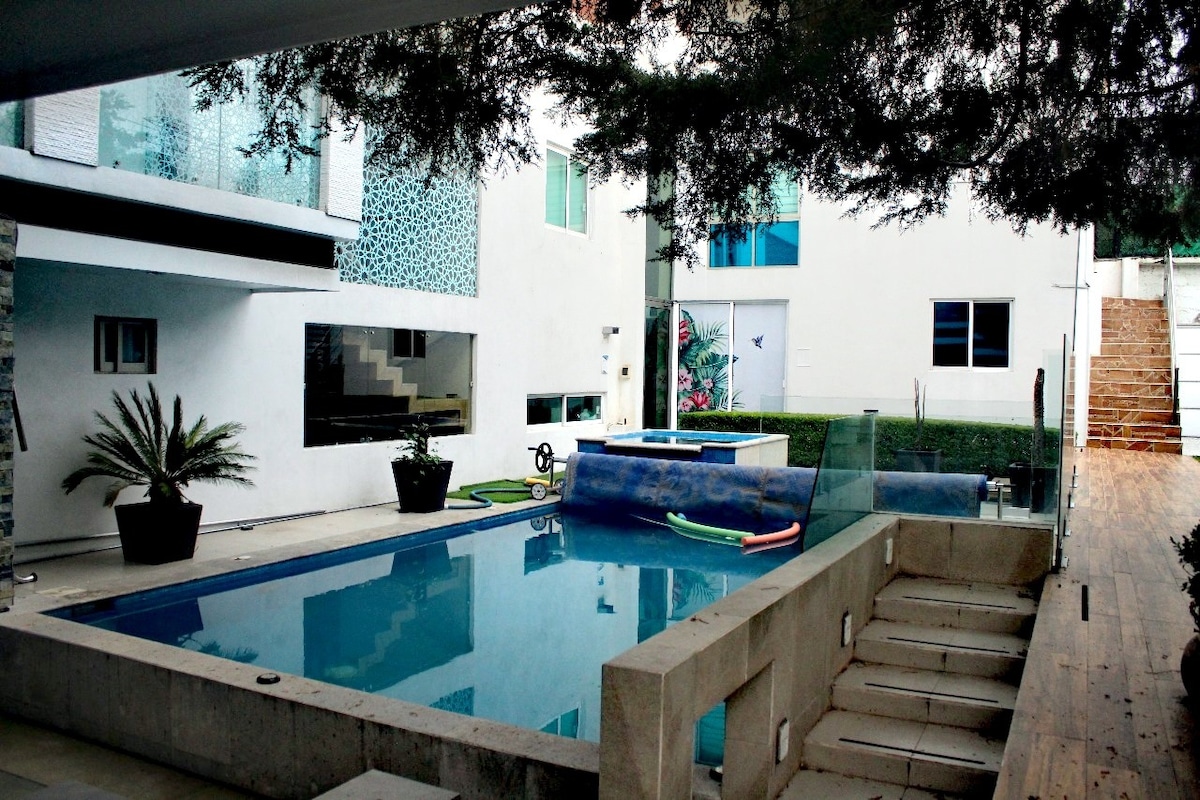 ¡Departamento moderno con alberca y jacuzzi!