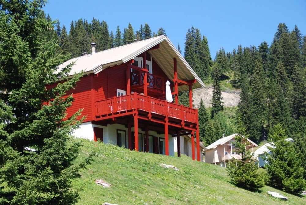 豪华度假木屋（ 10人） -距离滑雪场250米