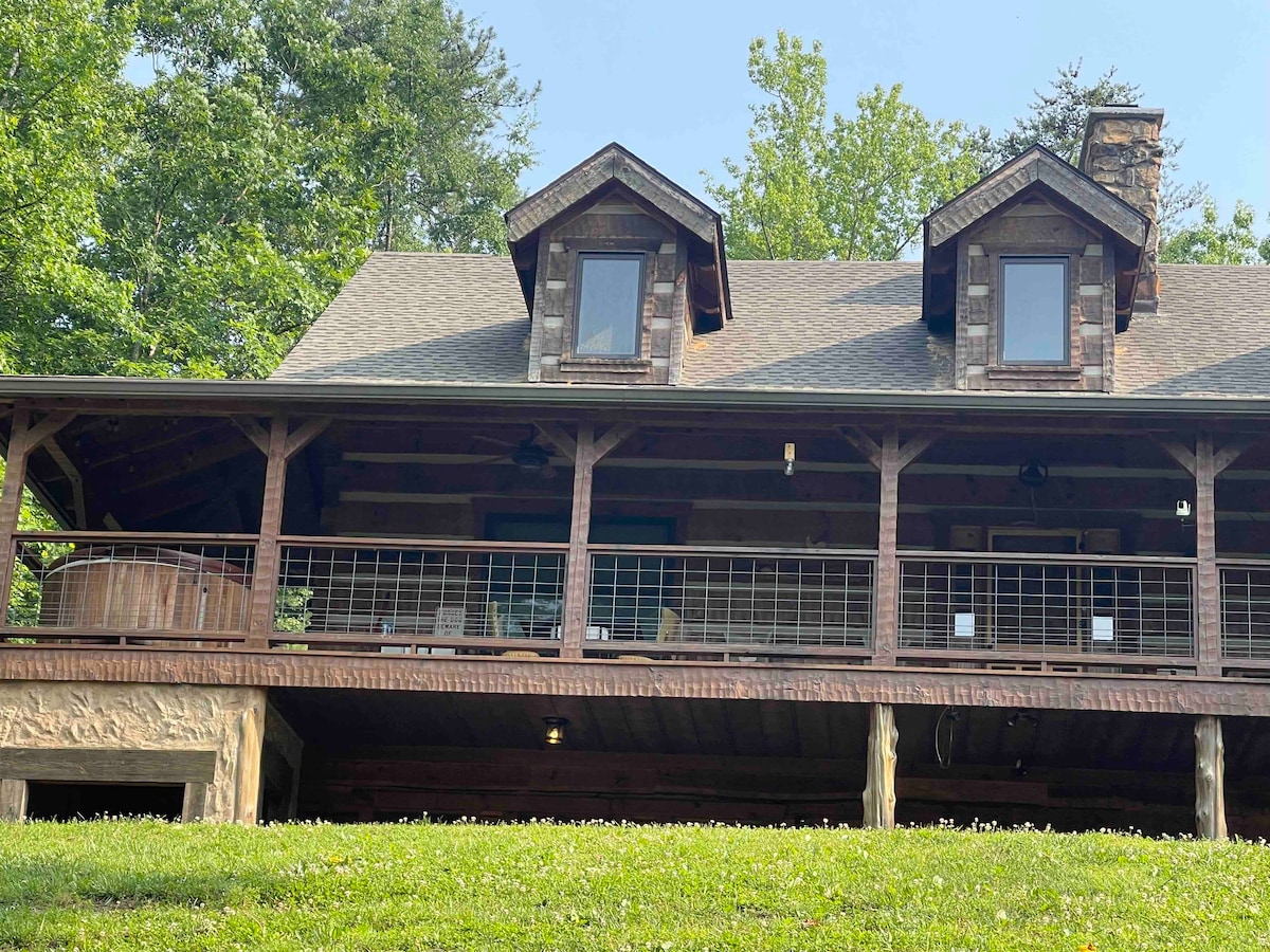 Hot Springs French Broad River Retreat Cabin