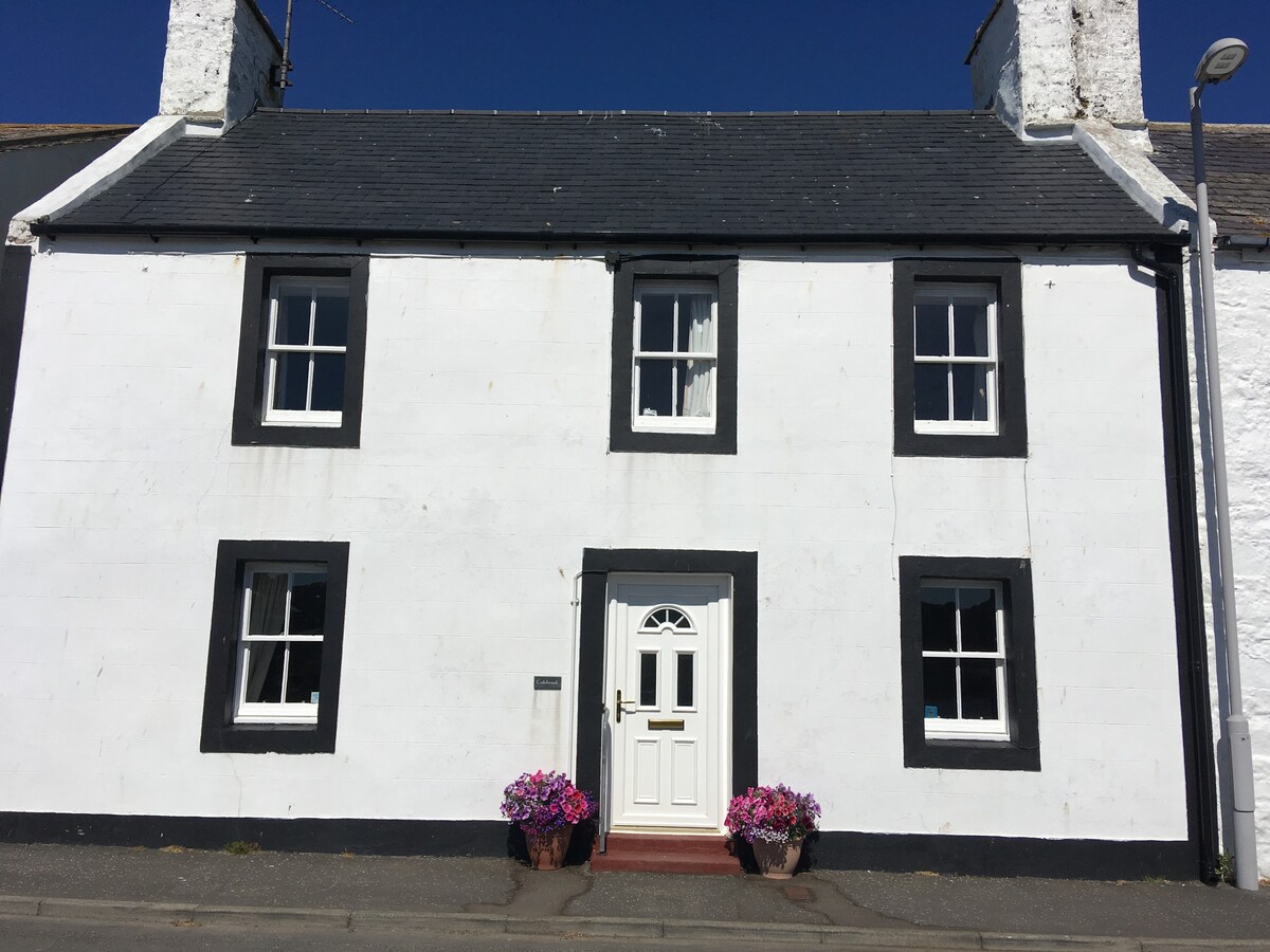 Lovely 3 bedroom Cottage with sea views