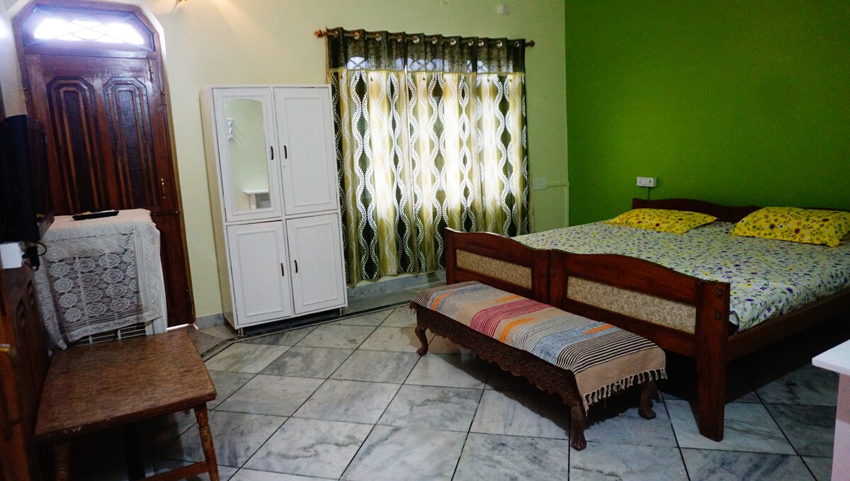 Luxury 1 -Double Bedroom With Balcony at Abu Road