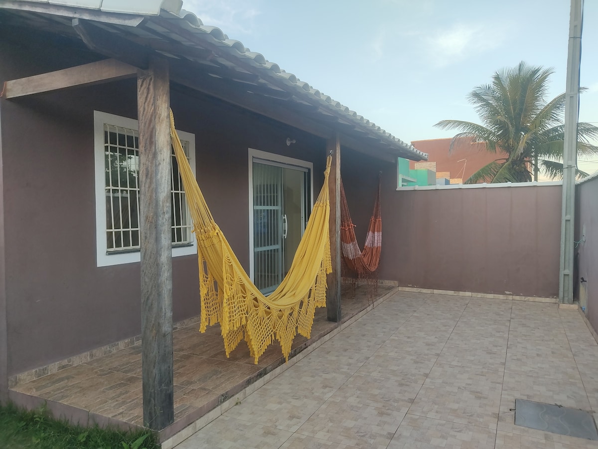 Casa a 90 m da praia, condomínio Verão Vermelho 1