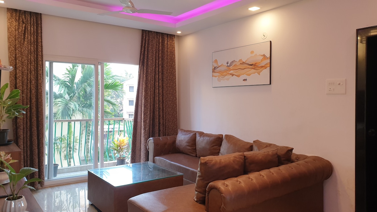 King's Suites - Stylish 2BHK, Pool, Wi-Fi, Arpora