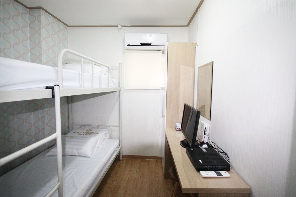 K-POP Guesthouse -双床房，带共用卫生间