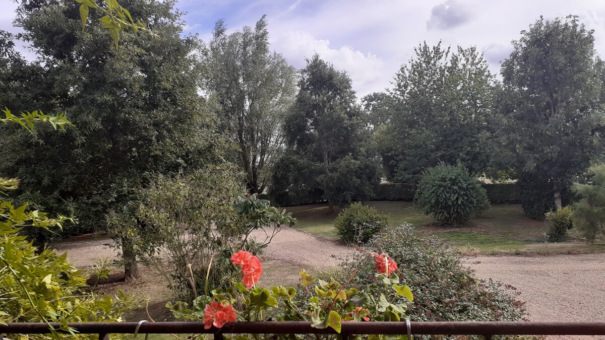 Rural 3 bedroom (4 bed) apartment. Field/pond view