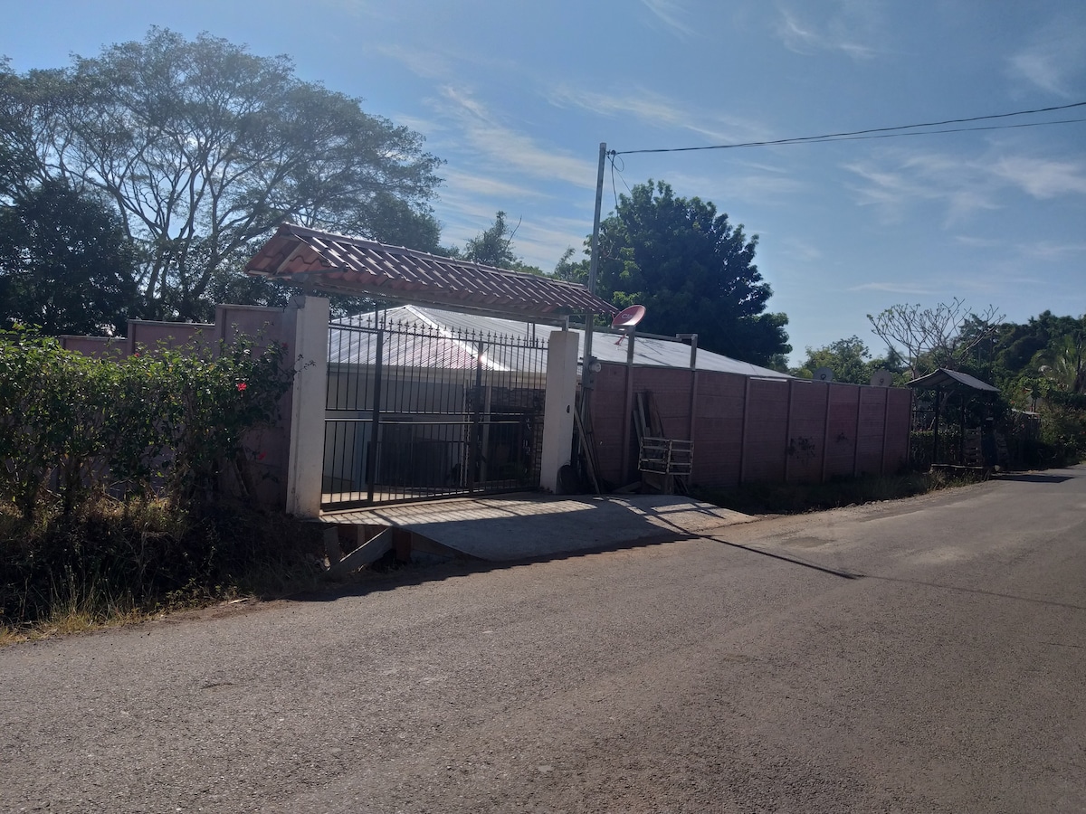 Villa Ángeles, casa con piscina y rancho