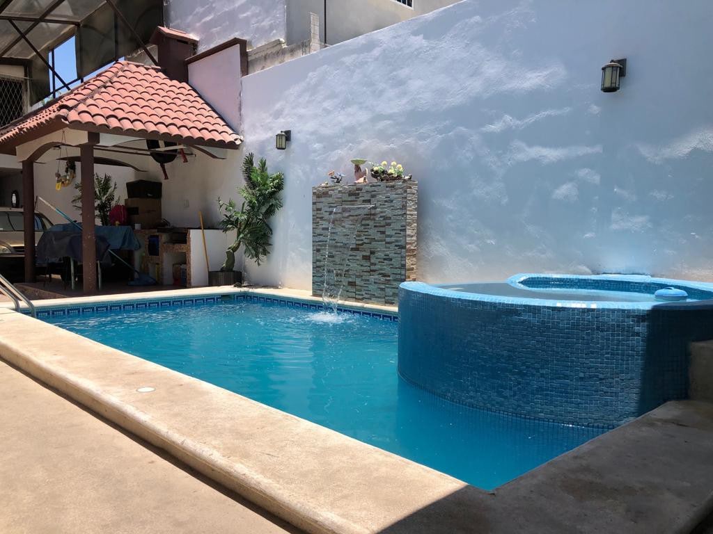 带泳池和停车位的「La Tabasqueña」普通民宅