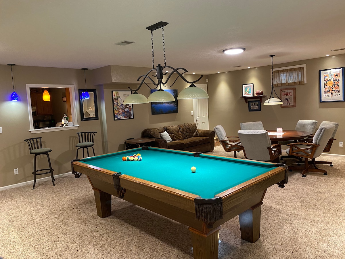 4 Bdr, Breakfast, Great Amenities in South Bend