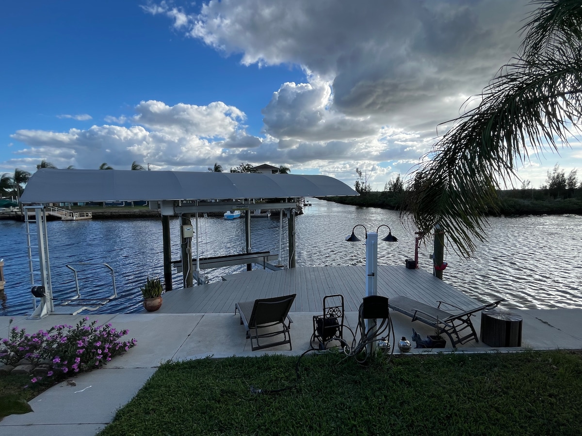 Water front home minutes from the gulf