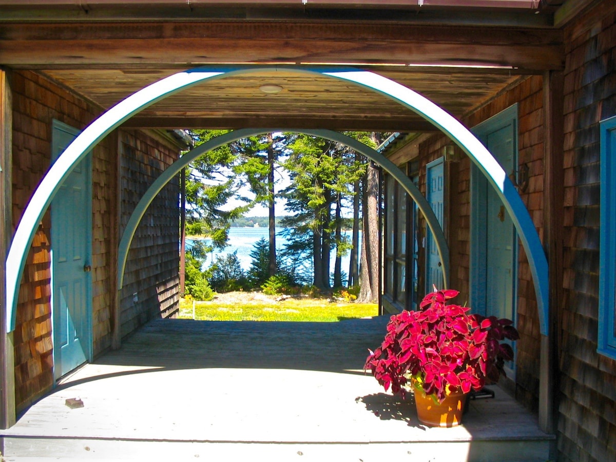 蓝拱门（ Blue Arches ） ：占地18英亩以上的海滨度假屋