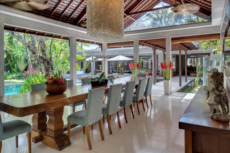 著名巴厘岛海滨热带泳池天堂别墅