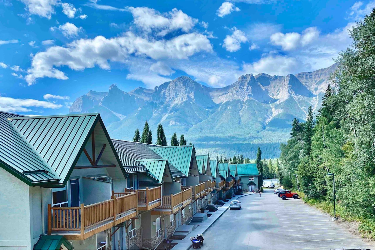 MountainView 2BR Townhouse/BBQ/@Banff Gate