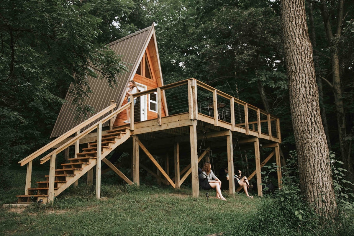 Oxley in the Woods - Off-grid A-Frame Treehouse