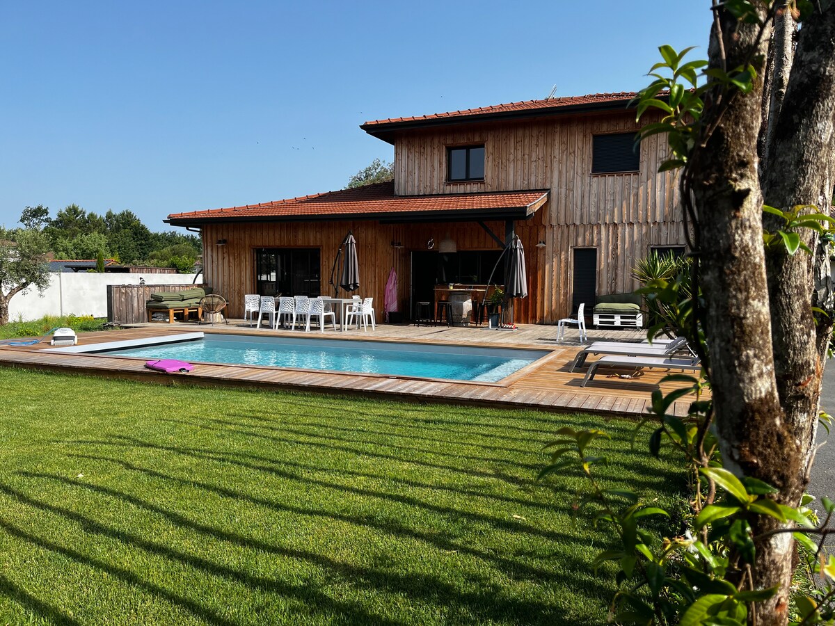 Belle villa bois avec piscine
