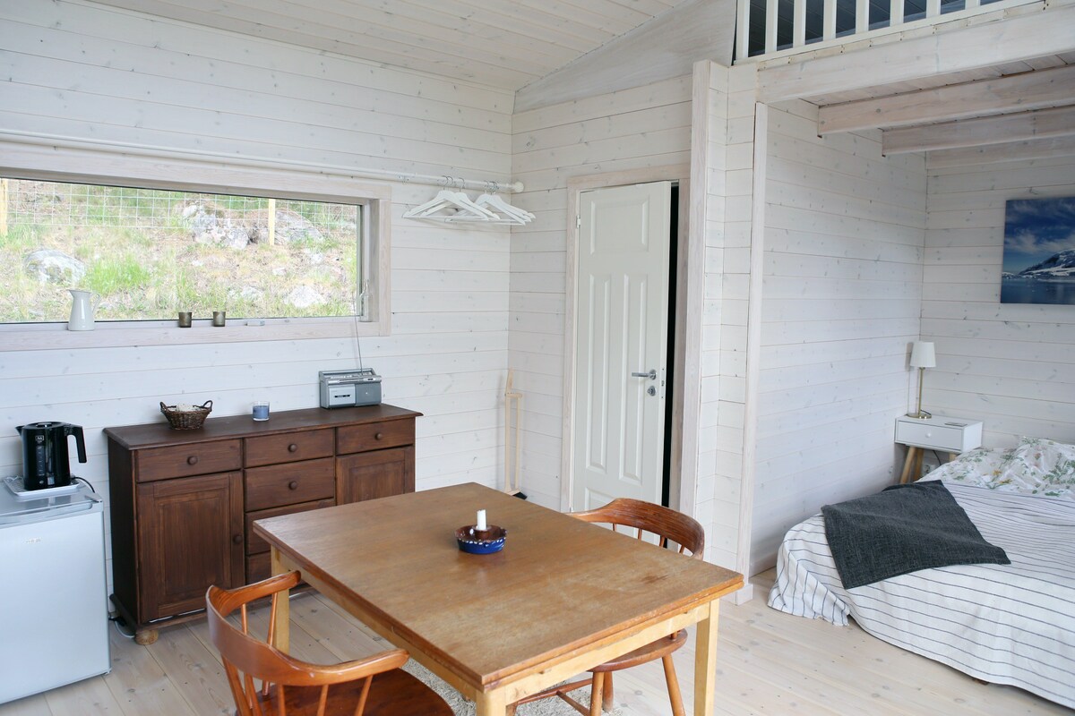 斯德哥尔摩国家公园旁宁静的小木屋